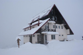 Гостиница Snow House, Гудаури